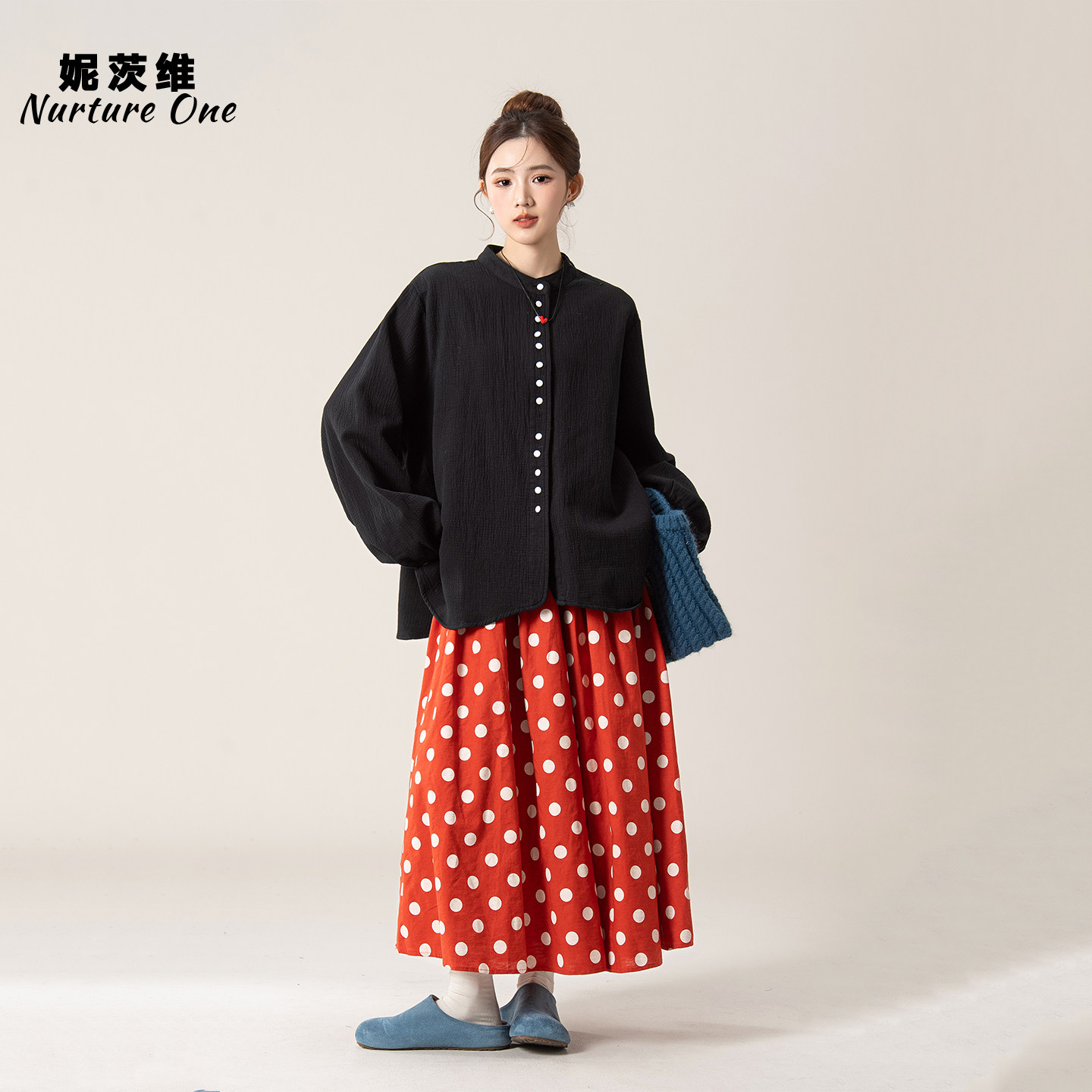 妮茨维【黑衫点睛】黑色肌理感单排扣衬衫女春日穿搭立领休闲上衣
