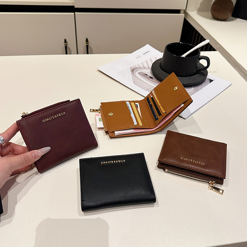 青年精致时尚小巧横款折叠钱包女