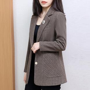 中年妈妈春款西装外套2025新款洋气减龄中老年女时尚休闲西服上衣