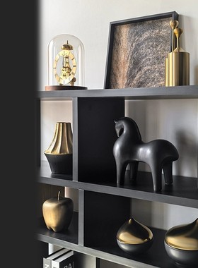 轻奢风黑金陶瓷摆件富贵马