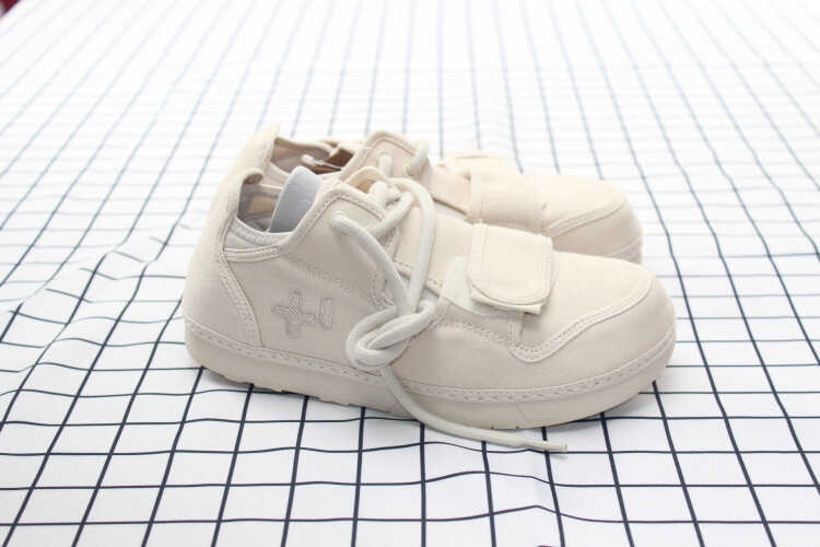 十八彩韩国专柜代购!otzshoes!运动休闲潮品纯帆布鞋米黄告别款