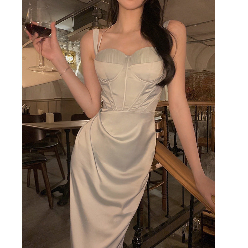 欧美性感吊带礼服轻奢小众高端级气质名媛收腰显瘦包臀缎面连衣裙