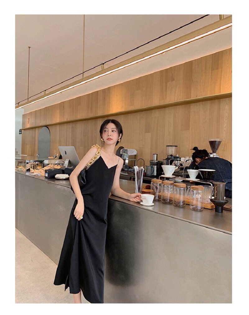 欧美性感V领吊带黑色礼服轻奢小众高端级名媛气质修身显瘦连衣裙