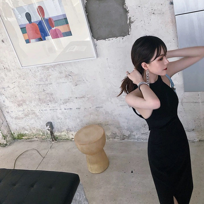 黑色礼服女轻奢小众高端级性感挂脖赫本风气质晚宴年会显瘦连衣裙