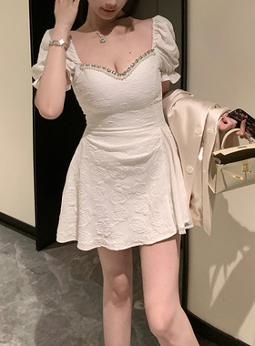 性感V领白色礼服女轻奢小众高端级气质名媛晚宴年会装法式连衣裙