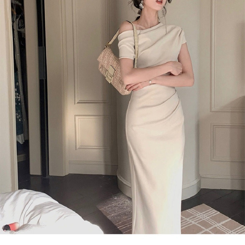 法式黑白色礼服轻奢小众高端级感名媛气质晚宴会褶皱不规则连衣裙