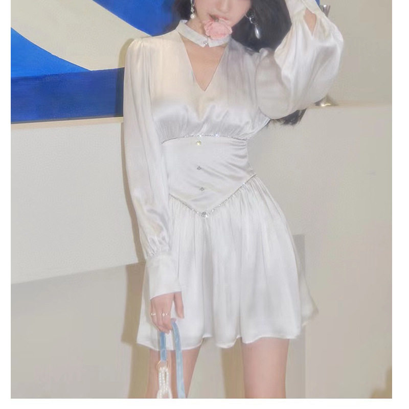 法式性感V领白色礼服女轻奢小众高端级名媛气质收腰A字蓬蓬连衣裙