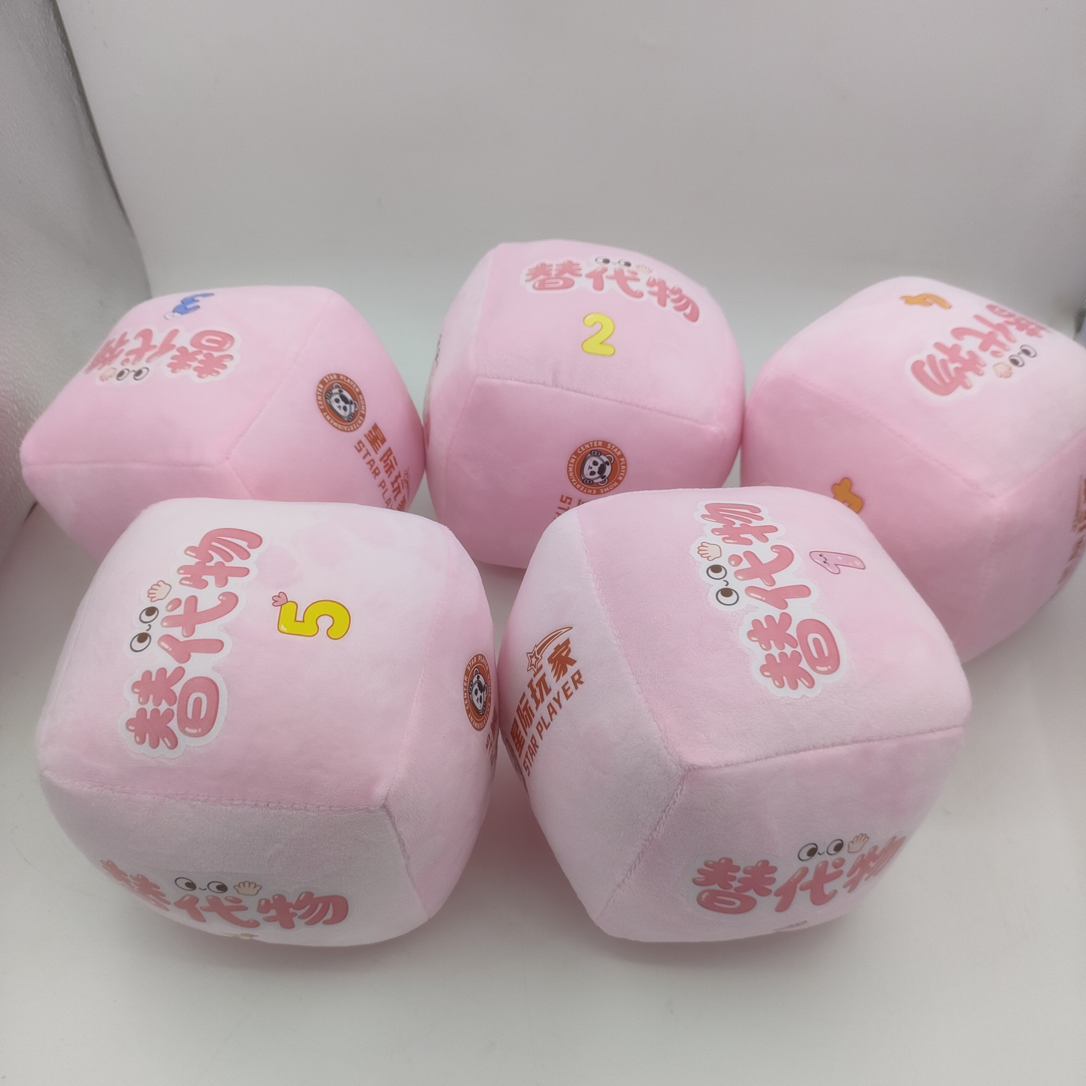 定制8寸娃娃机代抓物15cm替换物logo夹娃娃机用方形圆形兑奖替换