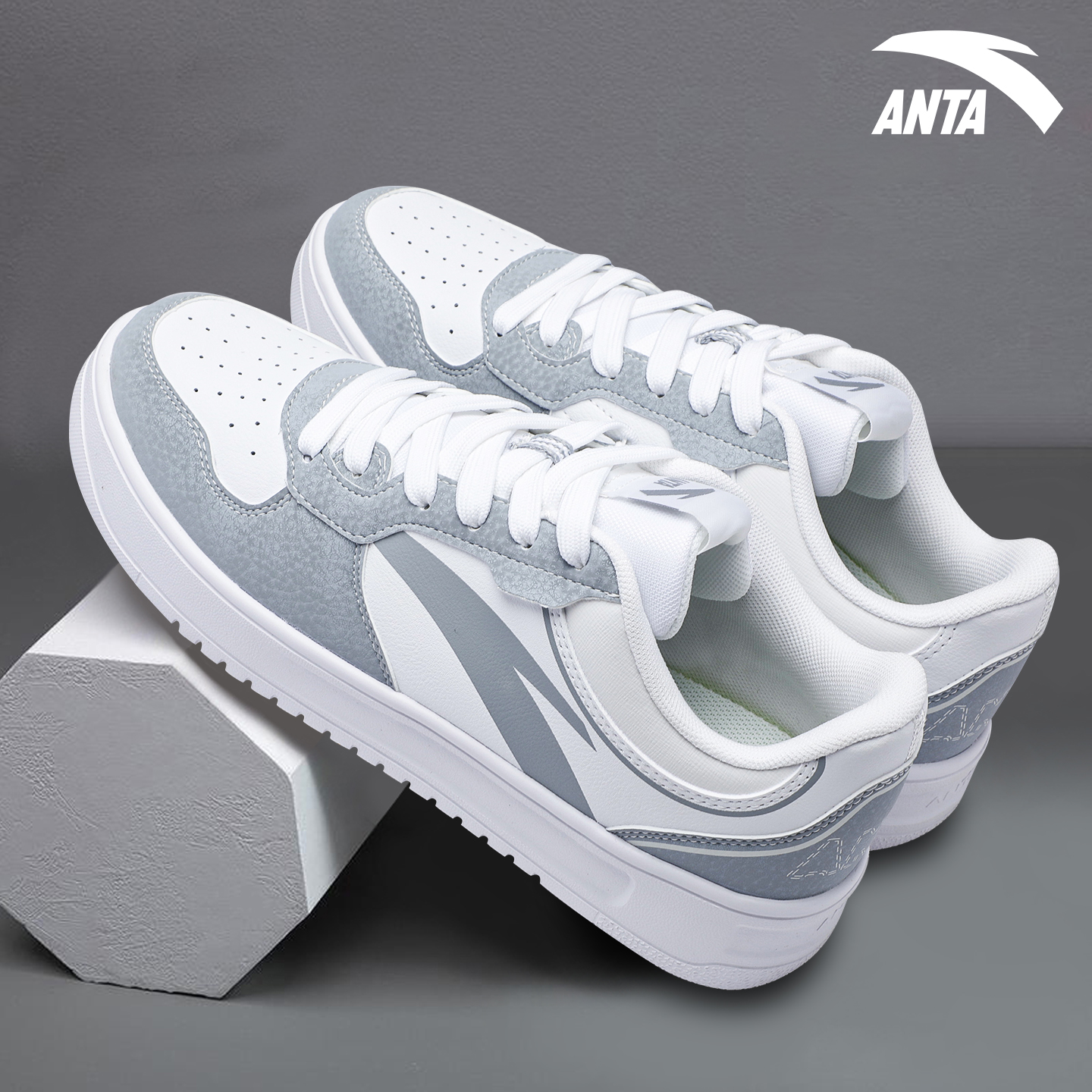 安踏男鞋轻松板鞋官网旗