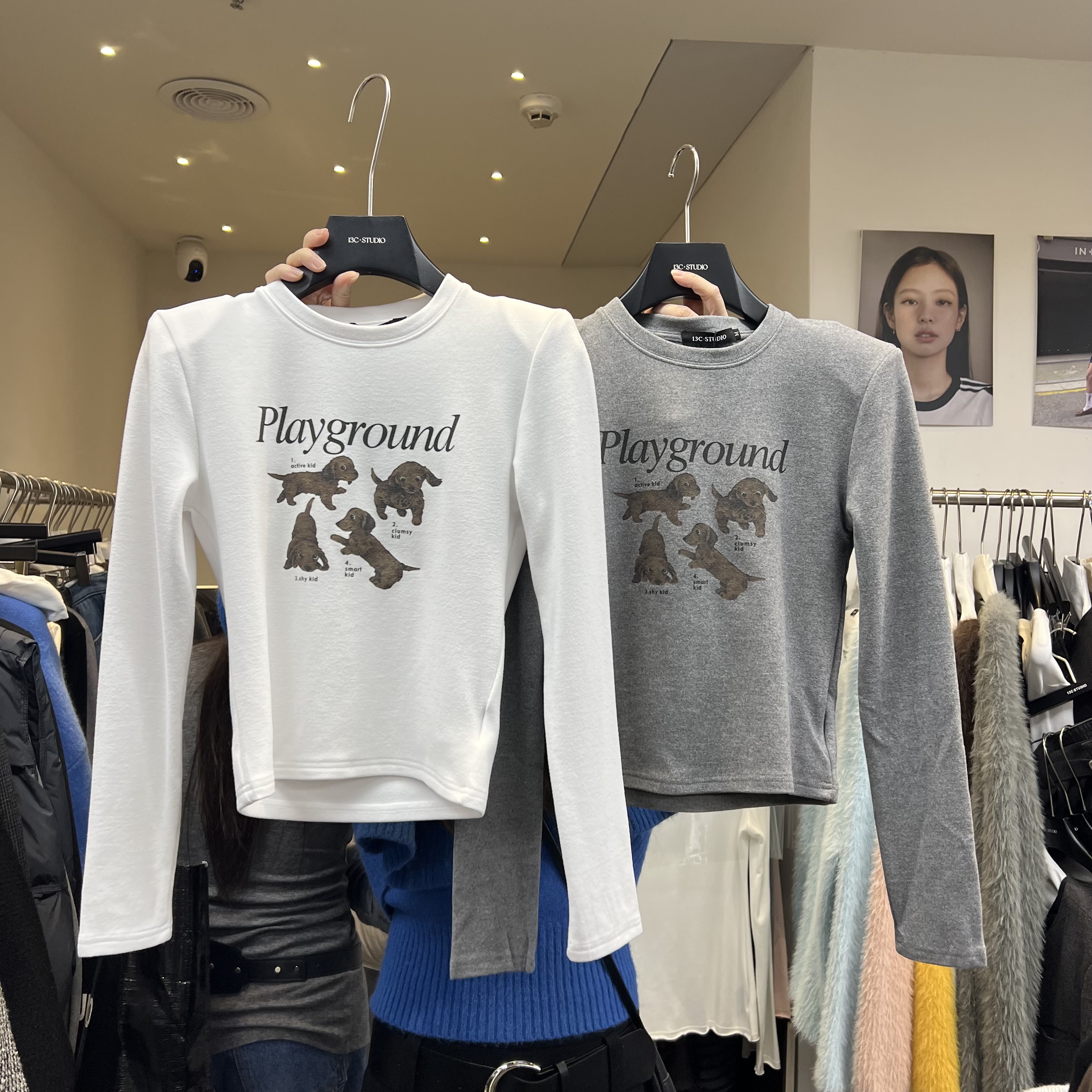 十三行13C2025秋冬新款美式复古腊肠狗短款带垫肩磨毛T恤长袖3721