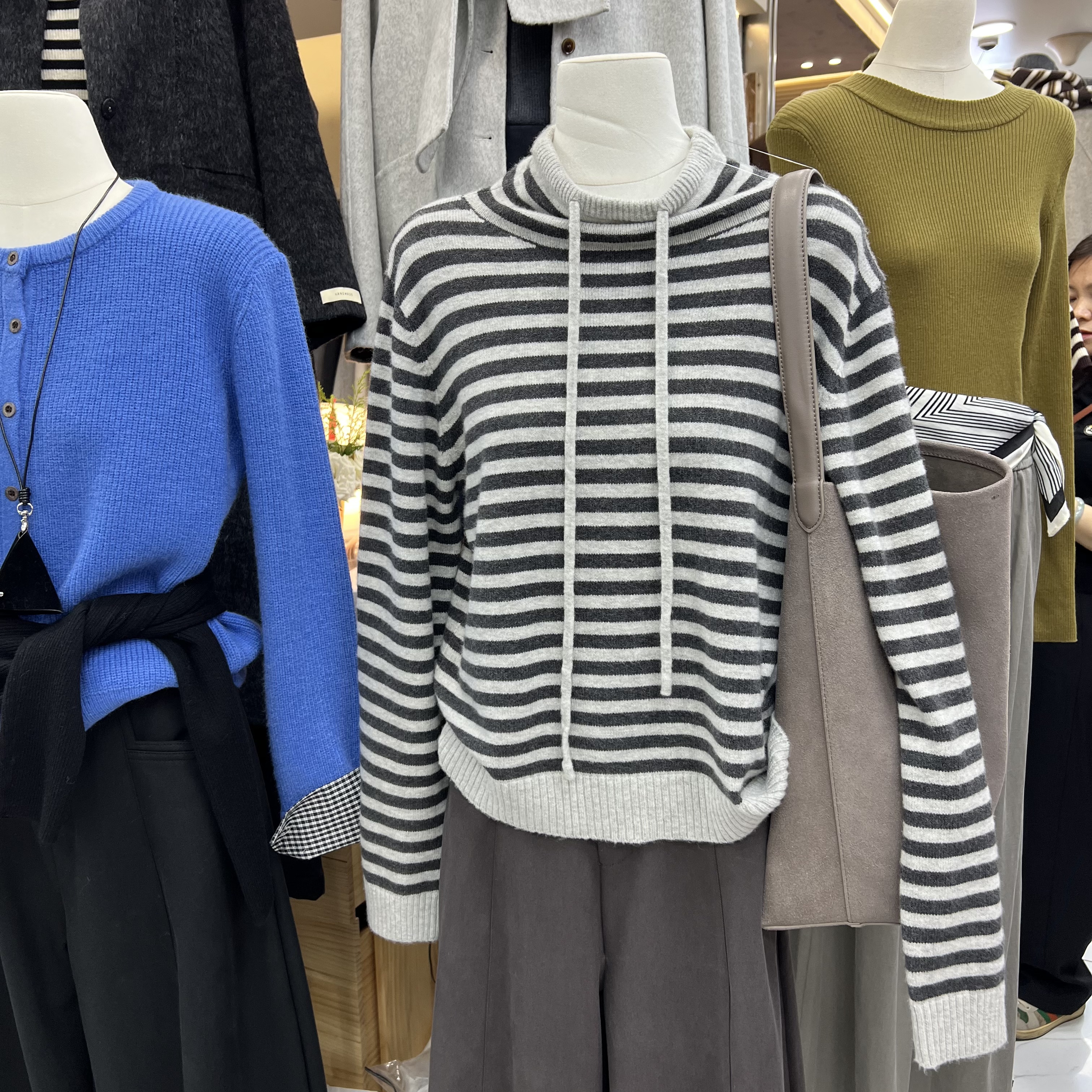 HUIGILA2025年秋冬季新款百搭休闲舒适条纹抽绳针织套头毛衣7302