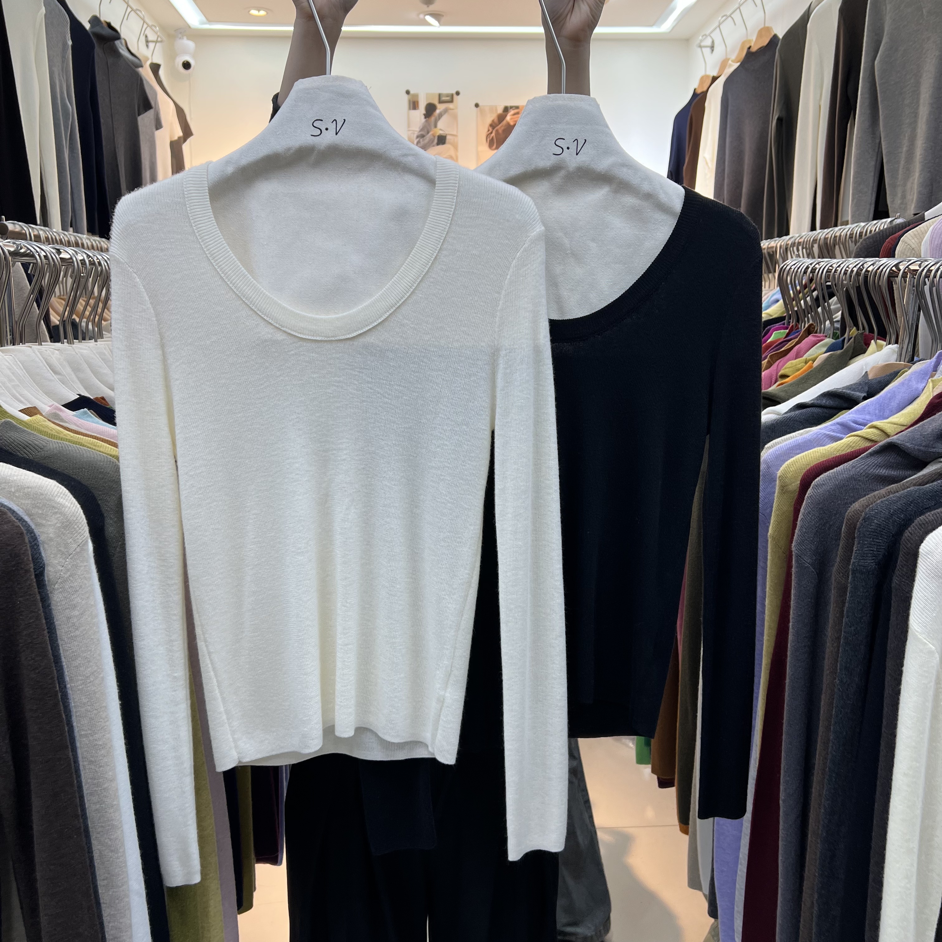 十三行尚V2025秋冬新款通勤百搭U领修身显瘦天丝羊毛针织衫女261