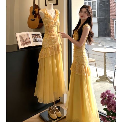 海边度假风碎花吊带半身裙两件套