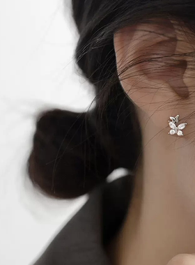 精灵~超仙闪钻蝴蝶  S925通体纯银  锆石小耳钉精致学生女 不过敏