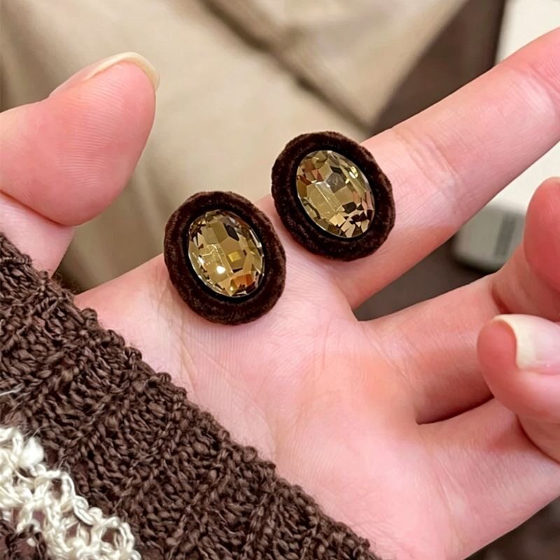 秋冬爆款咖色植绒椭圆耳钉复古港风轻奢小巧精致耳环独特漂亮耳饰