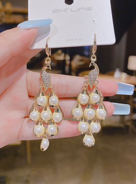 2024新品孔雀珍珠耳钩时尚耳环抖音网红同款大气耳饰个性耳坠女