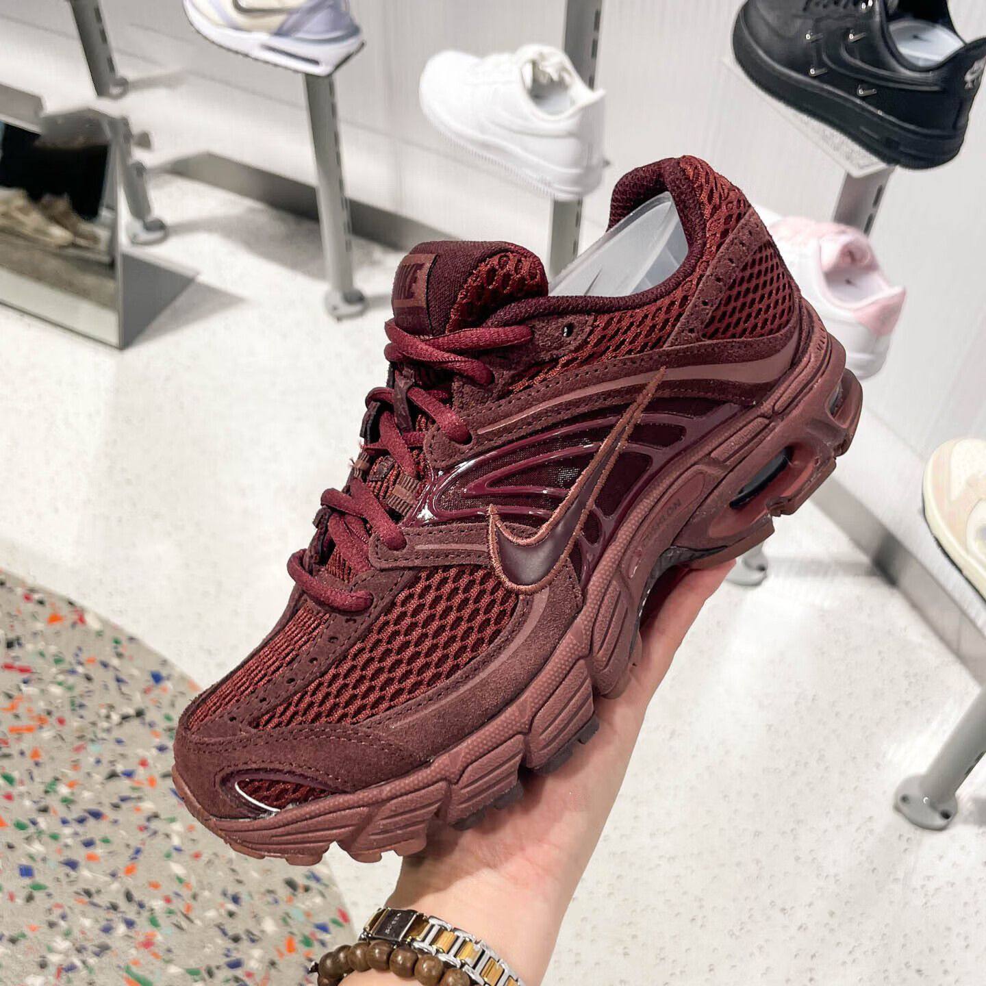 耐克女鞋AIR MAX MOTO 2K运动鞋酒红复古跑步鞋老爹鞋IM9570-600