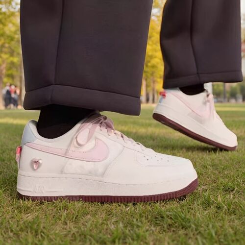 耐克NIKE正品女鞋WMNS AIR FORCE 1 '07运动休闲鞋板鞋IQ4937-161
