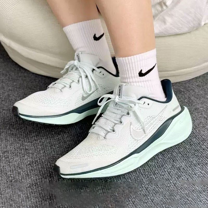 耐克大童女鞋缓震跑步鞋