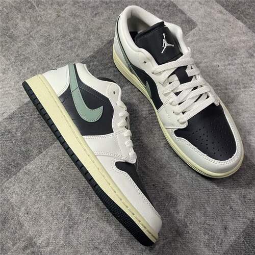 耐克AirJordan1黑绿低帮板鞋