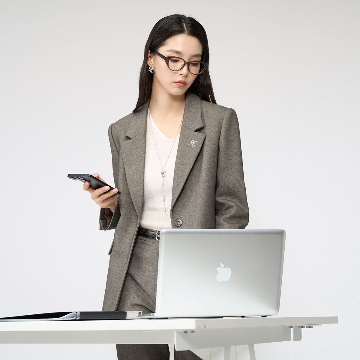 娅丽达老钱风棕色羊毛西装外套女2025秋冬新款高级感通勤正肩西服