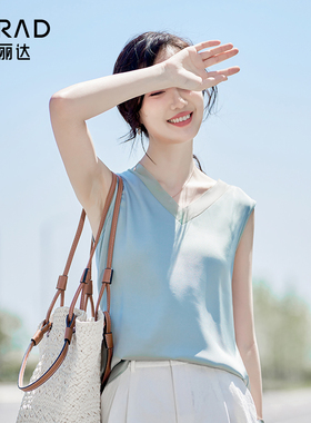 娅丽达缎面吊带背心女2026新款高级感v领打底衫上衣绿色西装内搭