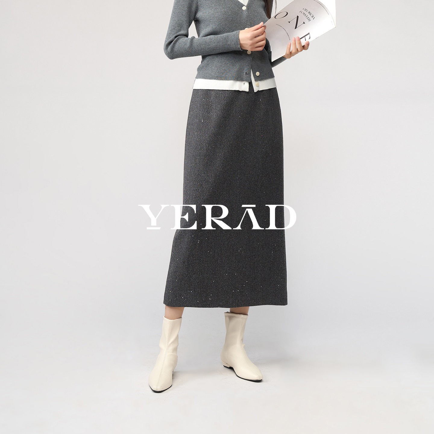 娅丽达高级感亮片灰色仿毛呢半身裙女2025秋冬新款高腰长裙直筒裙