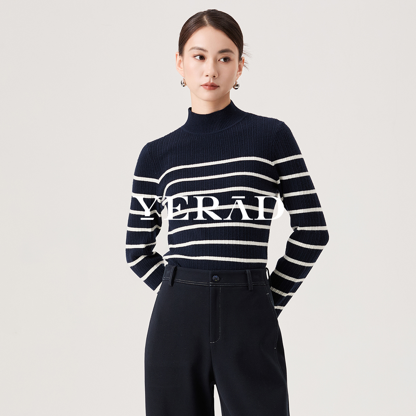 娅丽达半高领条纹撞色针织衫女