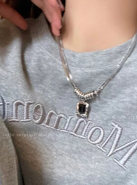 嘻哈钛钢锆石方块项链男高级感链子配饰辣妹锁骨链女小众百搭颈链