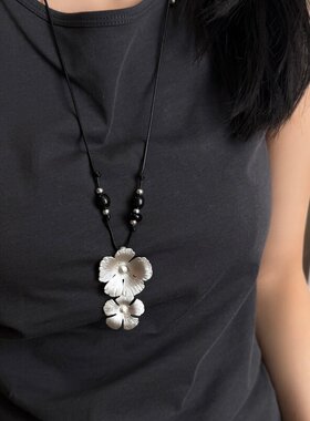 复古银色拉丝花朵吊坠项链女民族风复古高级感毛衣链小众挂脖配饰