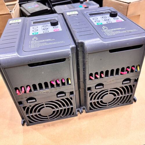 议价深圳中泰威变频器LC400C-1R5G/2R2P,成色如图，可维修
