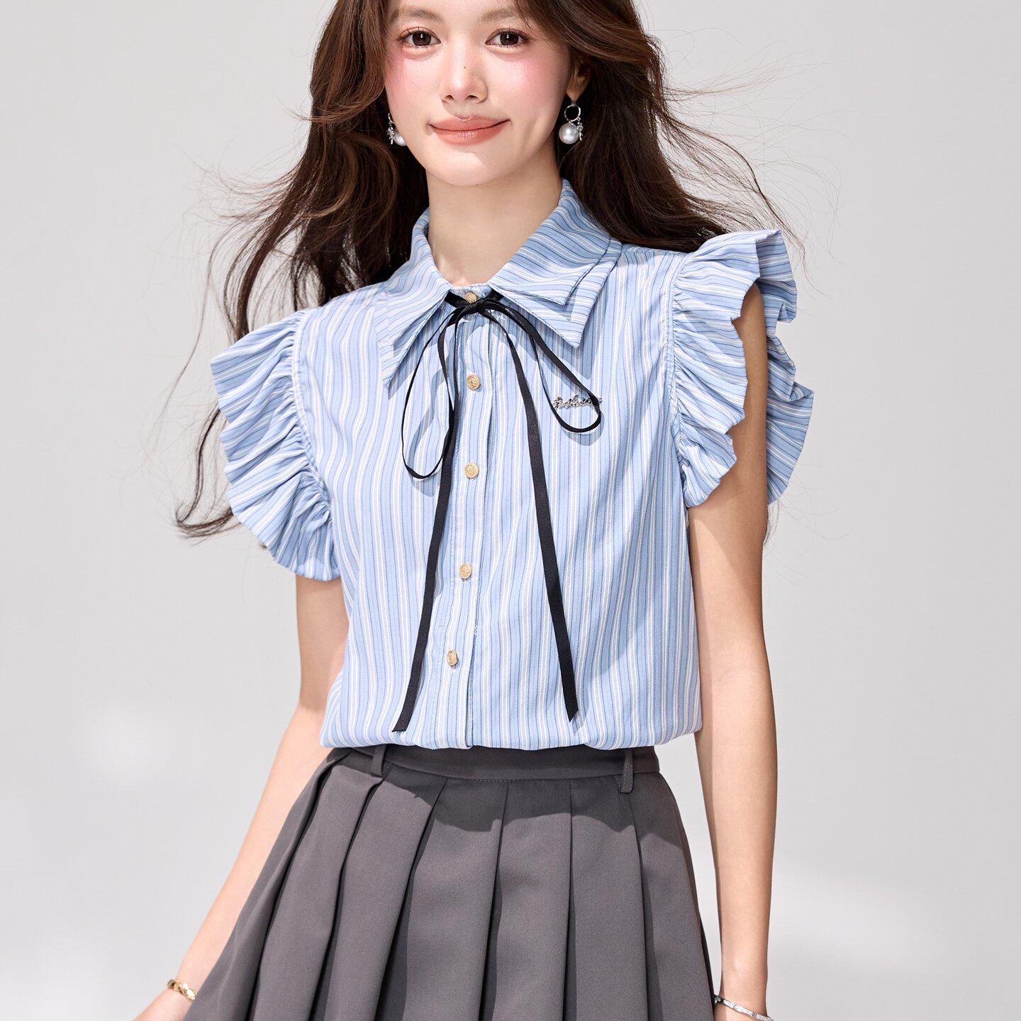 已出货蓝白条纹小飞袖衬衫女夏季法式娃娃领系带减龄无袖雪纺上衣