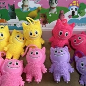 跨境发光小猫毛毛球网红闪光摇摆儿童发光玩具外贸爆款 热卖