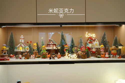 泡泡玛特盲盒造景圣诞节微缩场景