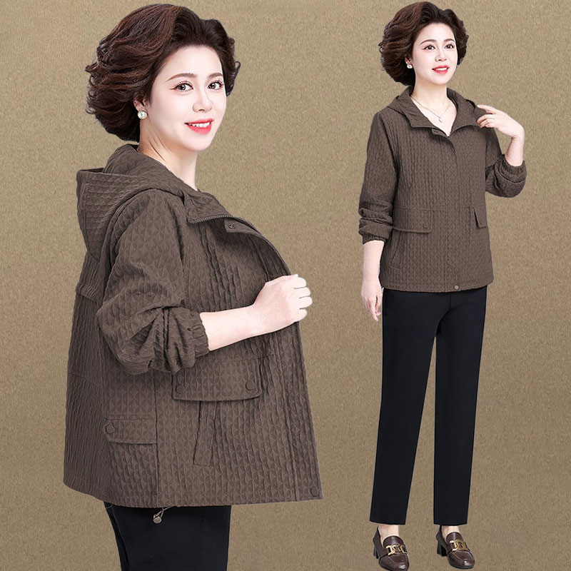 中老年妈妈秋季短款外套休闲运动服女宽松奶奶40岁50高贵上衣夹克
