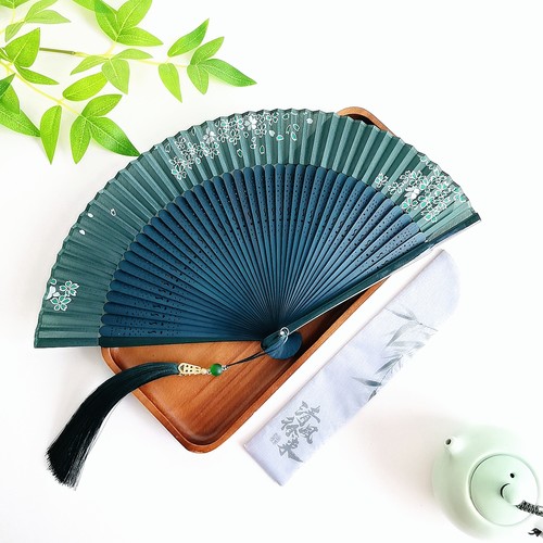 新中式绢布扇面镂空竹制印花折扇