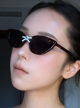 高级感韩版猫眼黑框镶钻蝴蝶结墨镜方圆脸显瘦女潮防紫外线墨镜潮