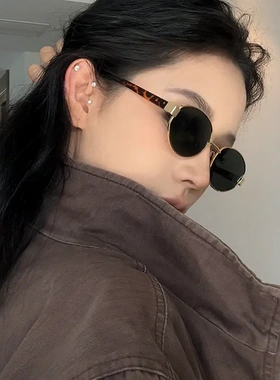 港风墨镜女款高级感2025新款金属小脸椭圆形复古小框茶色太阳眼镜