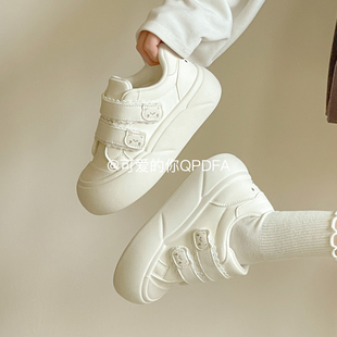 可爱的你魔术贴小白鞋女款2026新款春韩系厚底板鞋百搭学生面包鞋