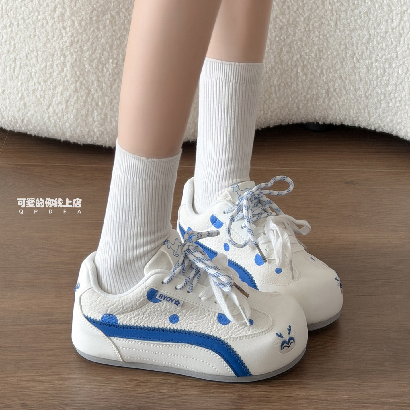 可爱的你厚底显高德训小白鞋女款图片