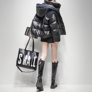 久拉拉黑色小香风白鹅绒羽绒服女短款2025冬季新款连帽加厚短外套