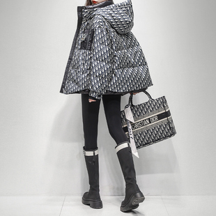 久拉拉黑色小格子白鹅绒羽绒服女短款2025冬季新款连帽加厚短外套