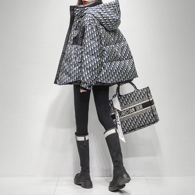 久拉拉黑色小格子白鹅绒羽绒服女