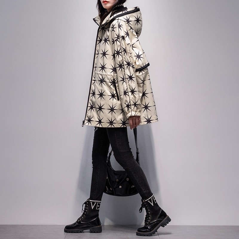 米白色印花连帽休闲显瘦短外套女