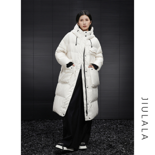 久拉拉米白色连帽羽绒服女中长款2025冬季新款显瘦白鸭绒加厚外套