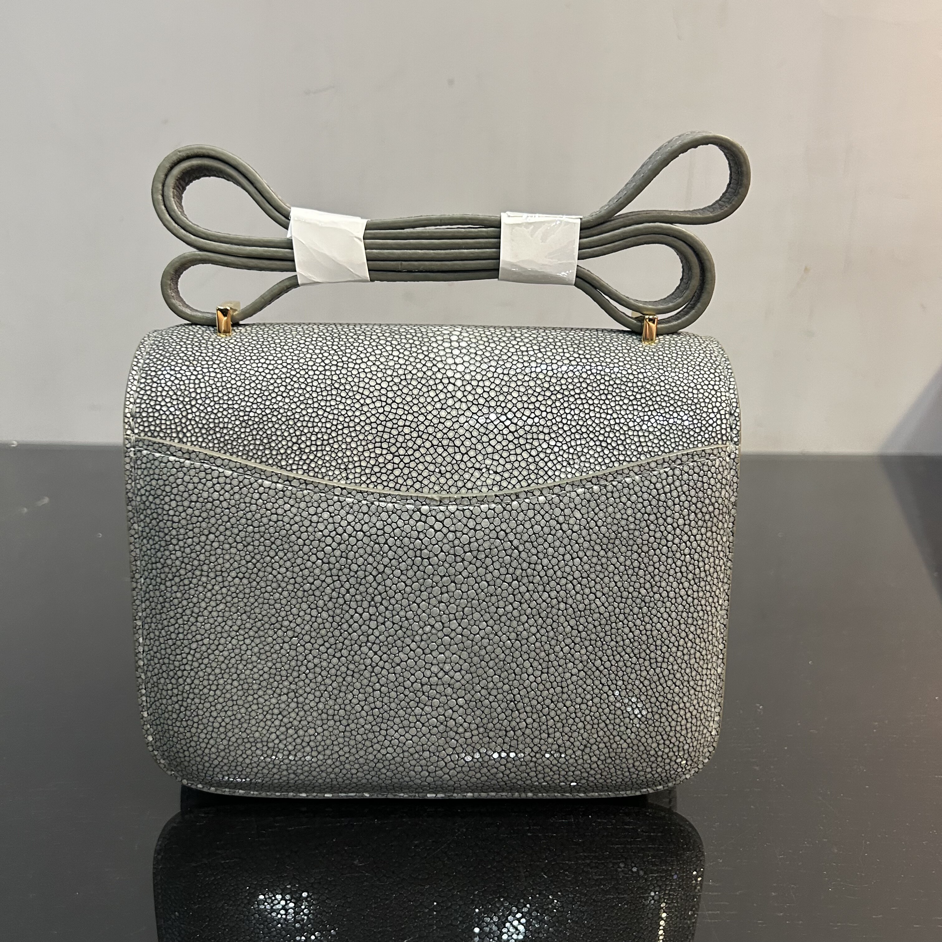 2025珍珠鱼磨珠19Cm女士单肩斜跨包高级百搭新潮时尚（手缝蜡线）