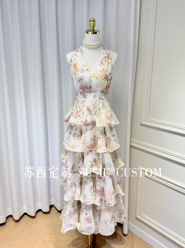 法式复古浪漫V领碎花挂脖露背收腰蓬蓬蛋糕裙度假风沙滩连衣裙