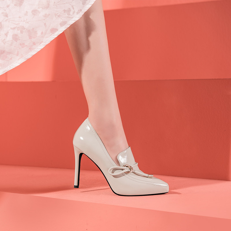 米白色单鞋女2026春季新款真皮气质时尚尖头细跟防水台厚底高跟鞋