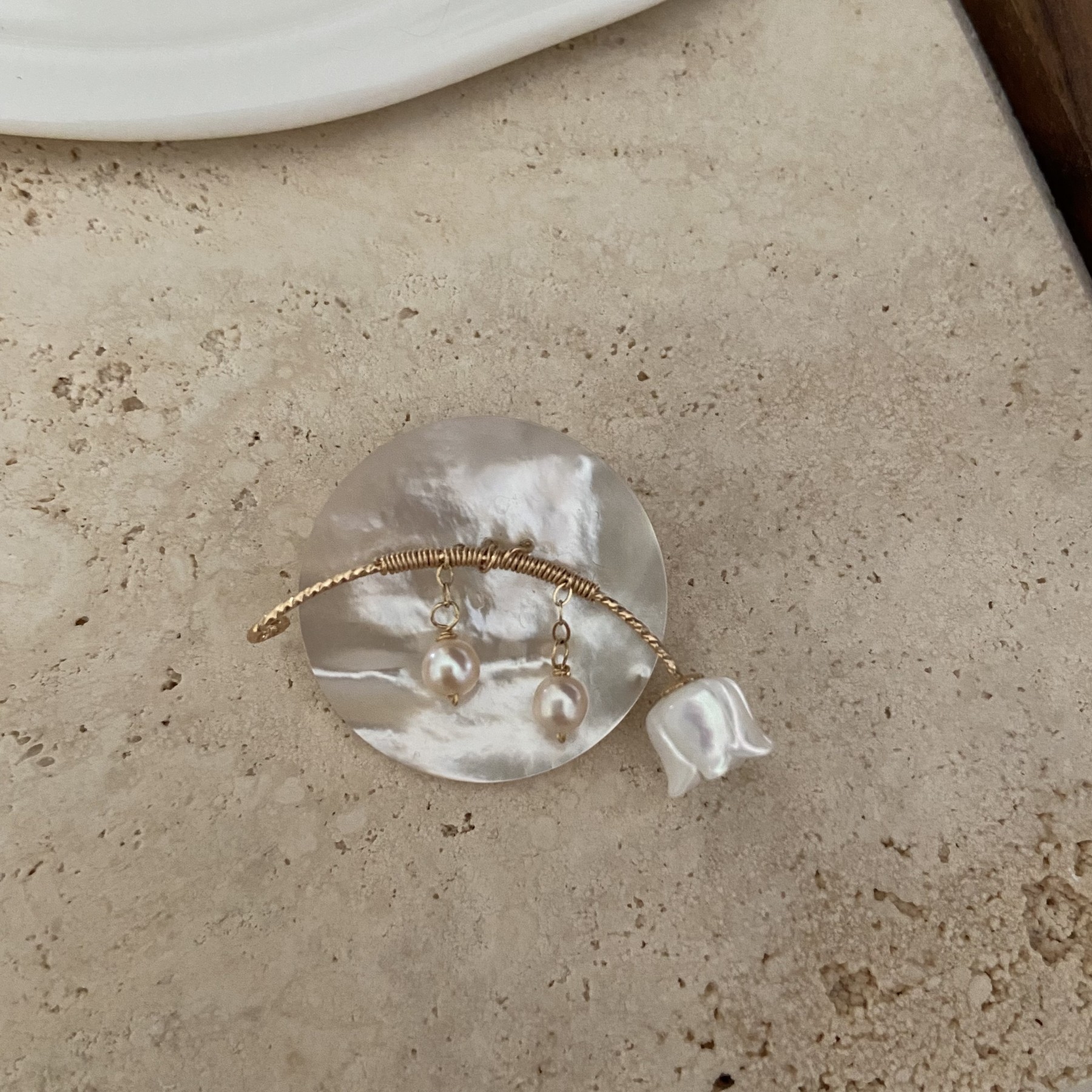 南西handmade原创独家设计天然白蝶贝铃兰胸针珍珠配饰小众不褪色