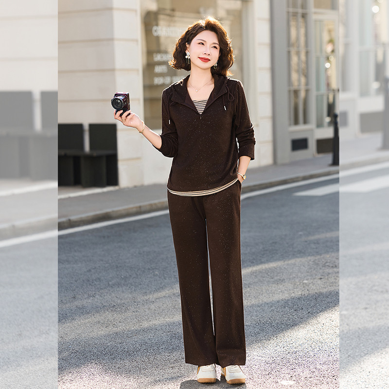 妈妈运动套装春装2026新款今年流行的中老年女装休闲服连帽两件套